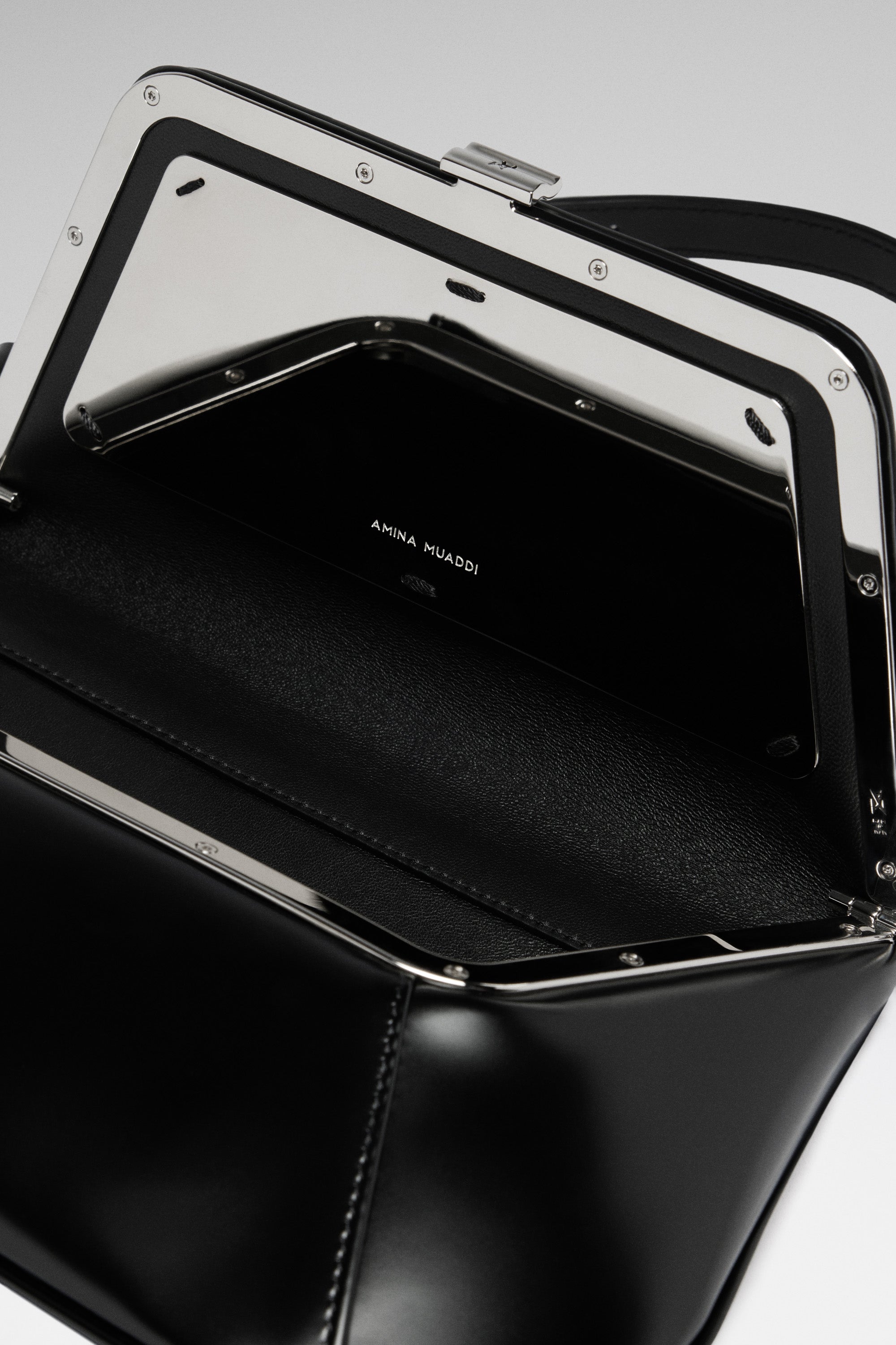 【AMINA MUADDI】 レザーバッグ Ami Shoulder Bag Black Spazzolato