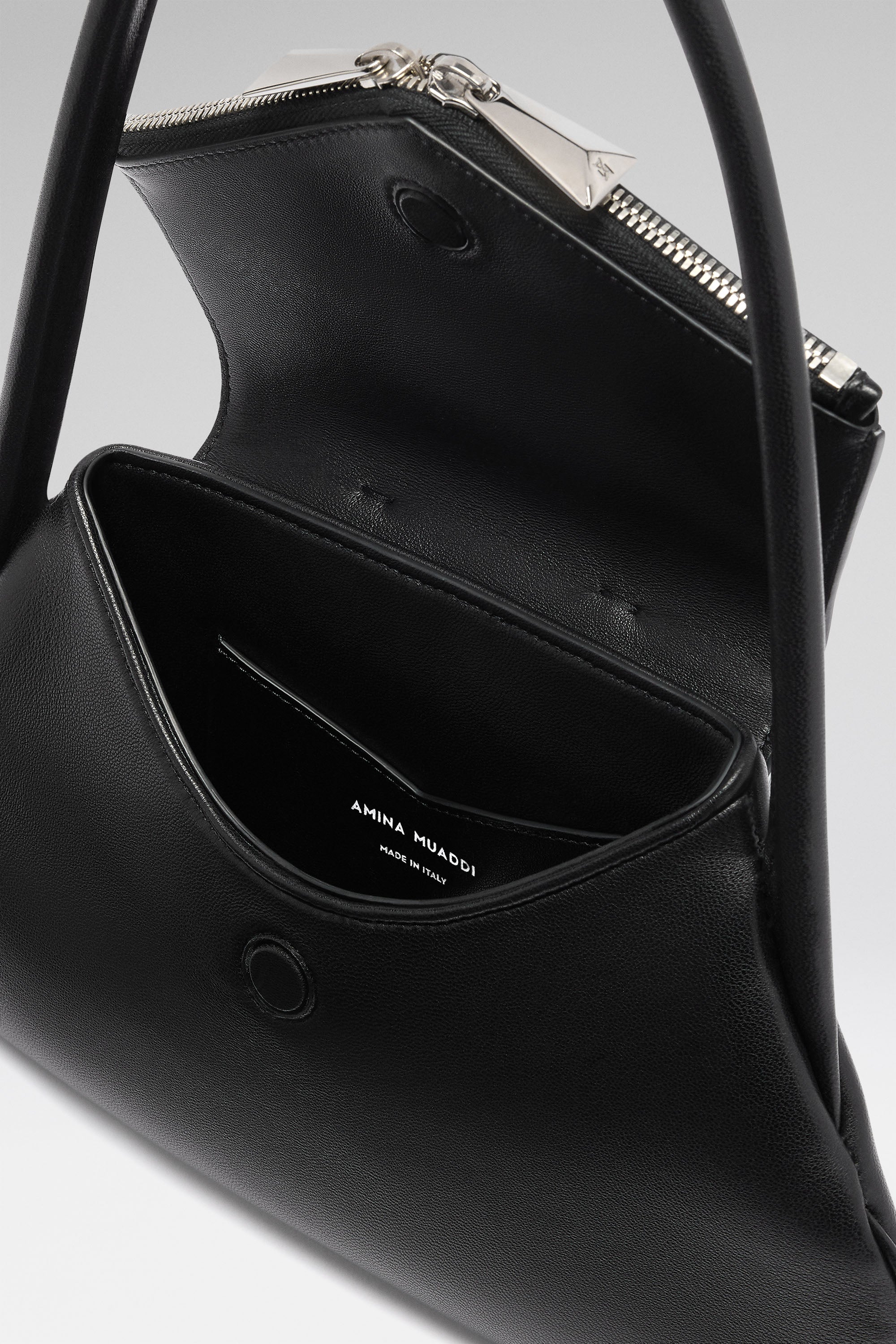 AMINA MUADDI GEMININAPPAALMONDSILVER 関税送料込 Gemini Flat Shoulder Bag Black Nappa And Silver Hardware