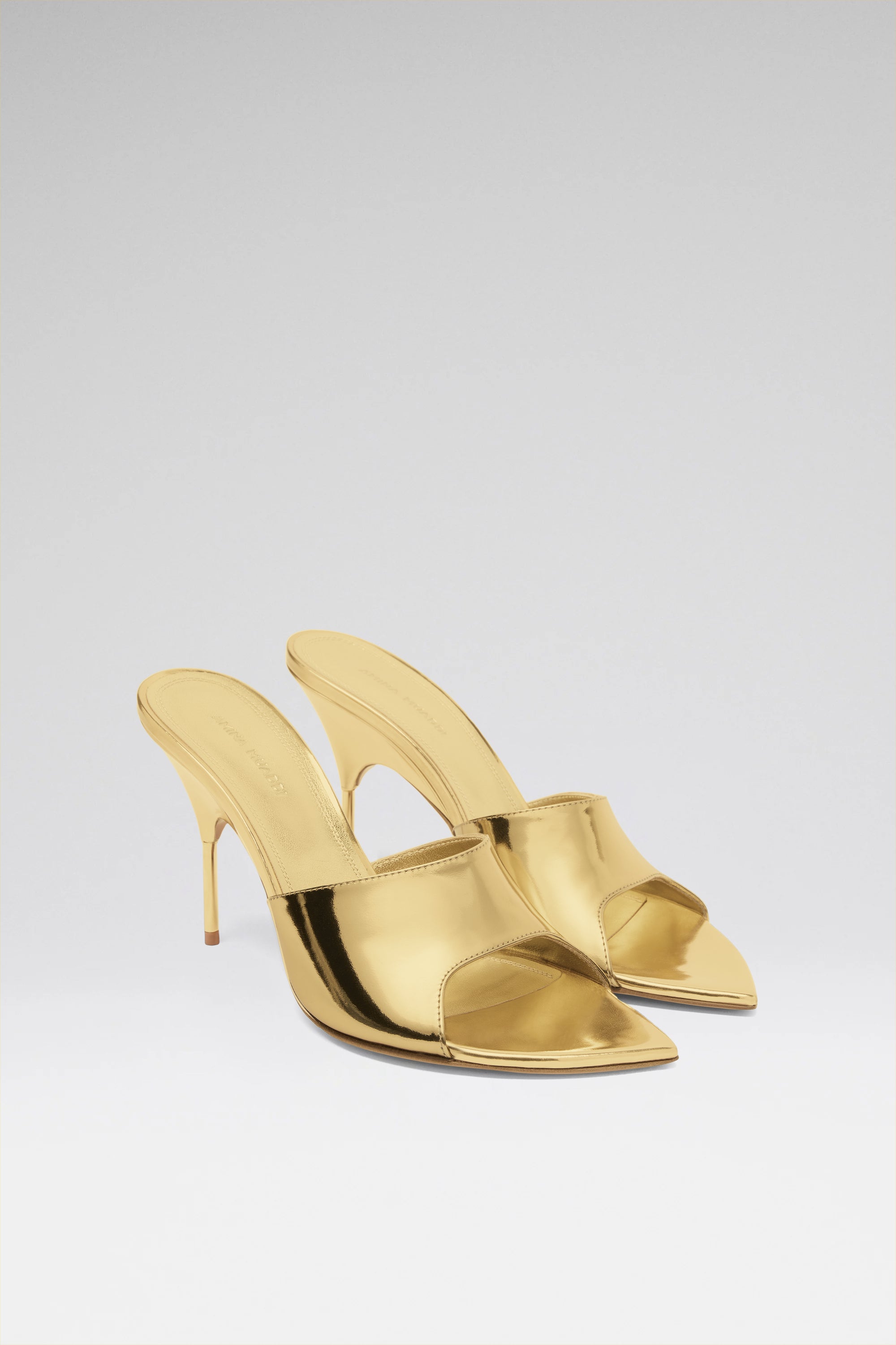 AMINA MUADDI 25SS サンダル・ミュール ゴールド系 AMINA MUADDI Lori metallic leather sandals | NET-A-PORTER