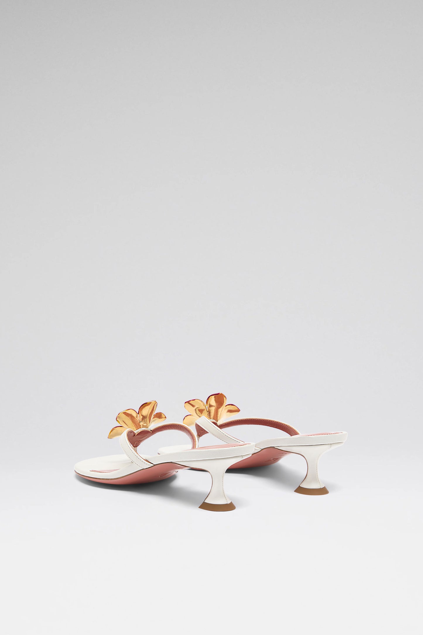Vittoria 45 luxury white enamel flower nappa thong sandals for women