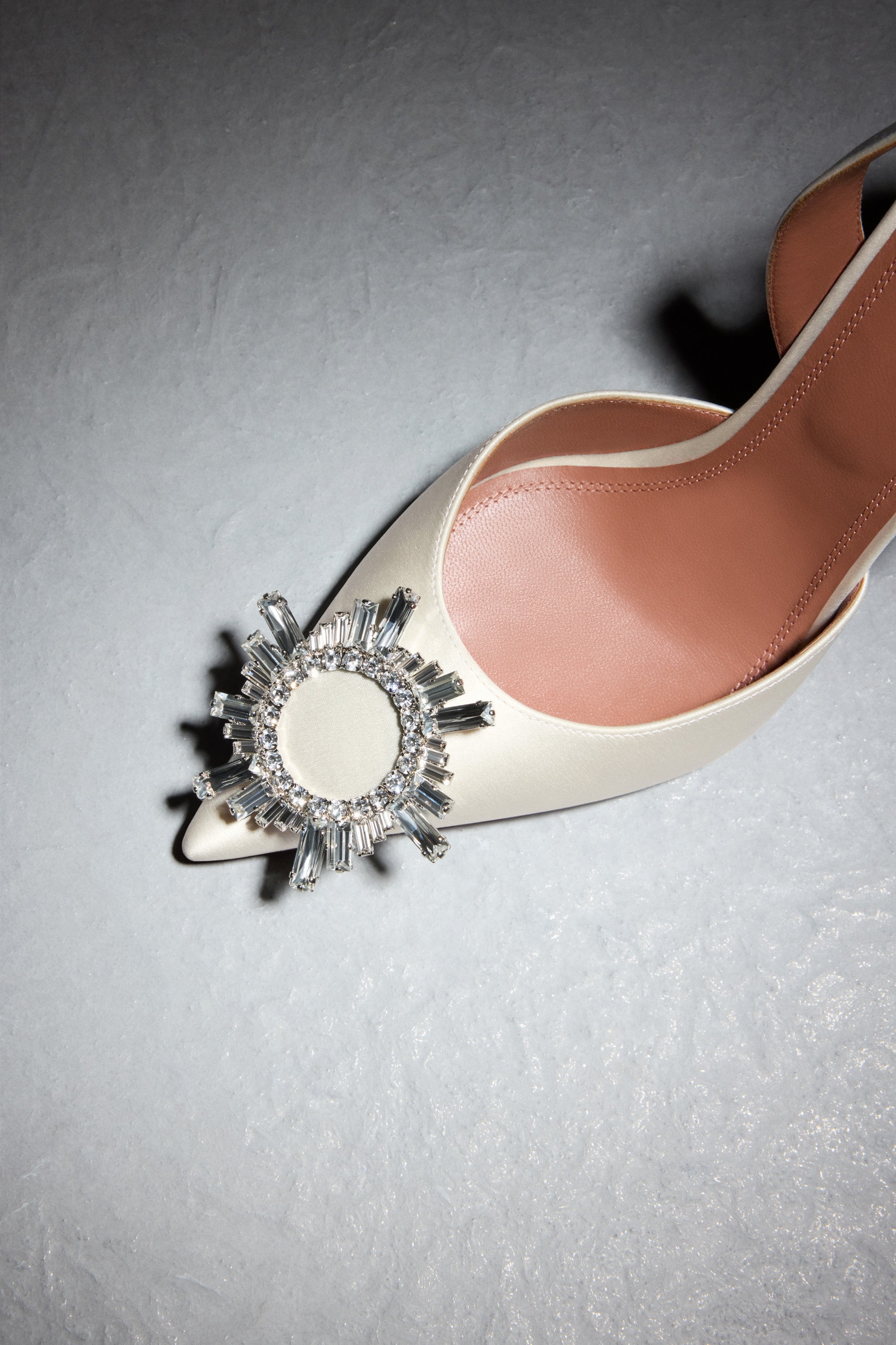 パンプス AMINA MUADDI Silver Leather Begum Pumps AMINA MUADDI Begum crystal-embellished PVC slingback pumps
